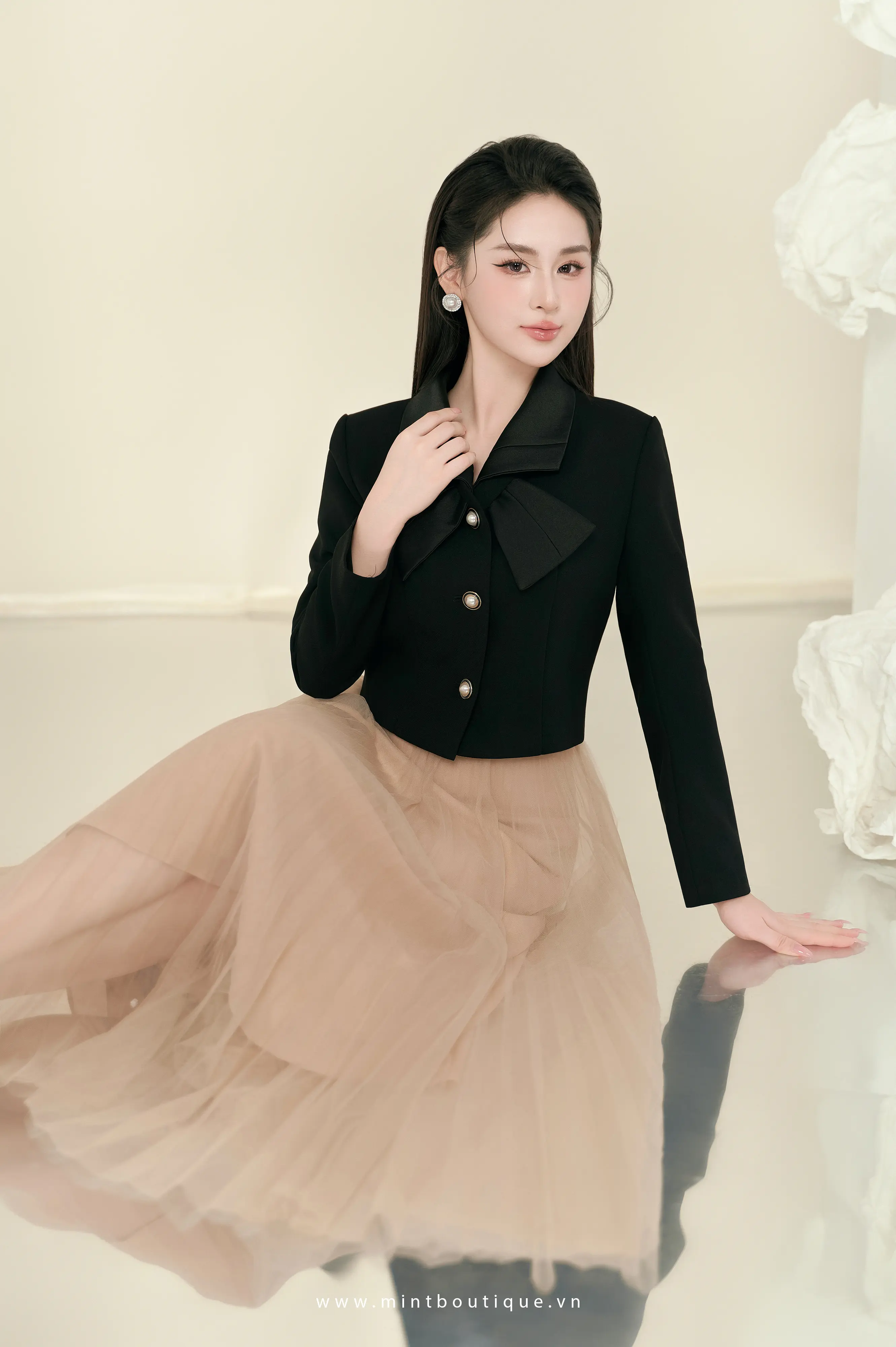 Áo vest thô đen cổ nơ tafta đen dài tay - Image 3