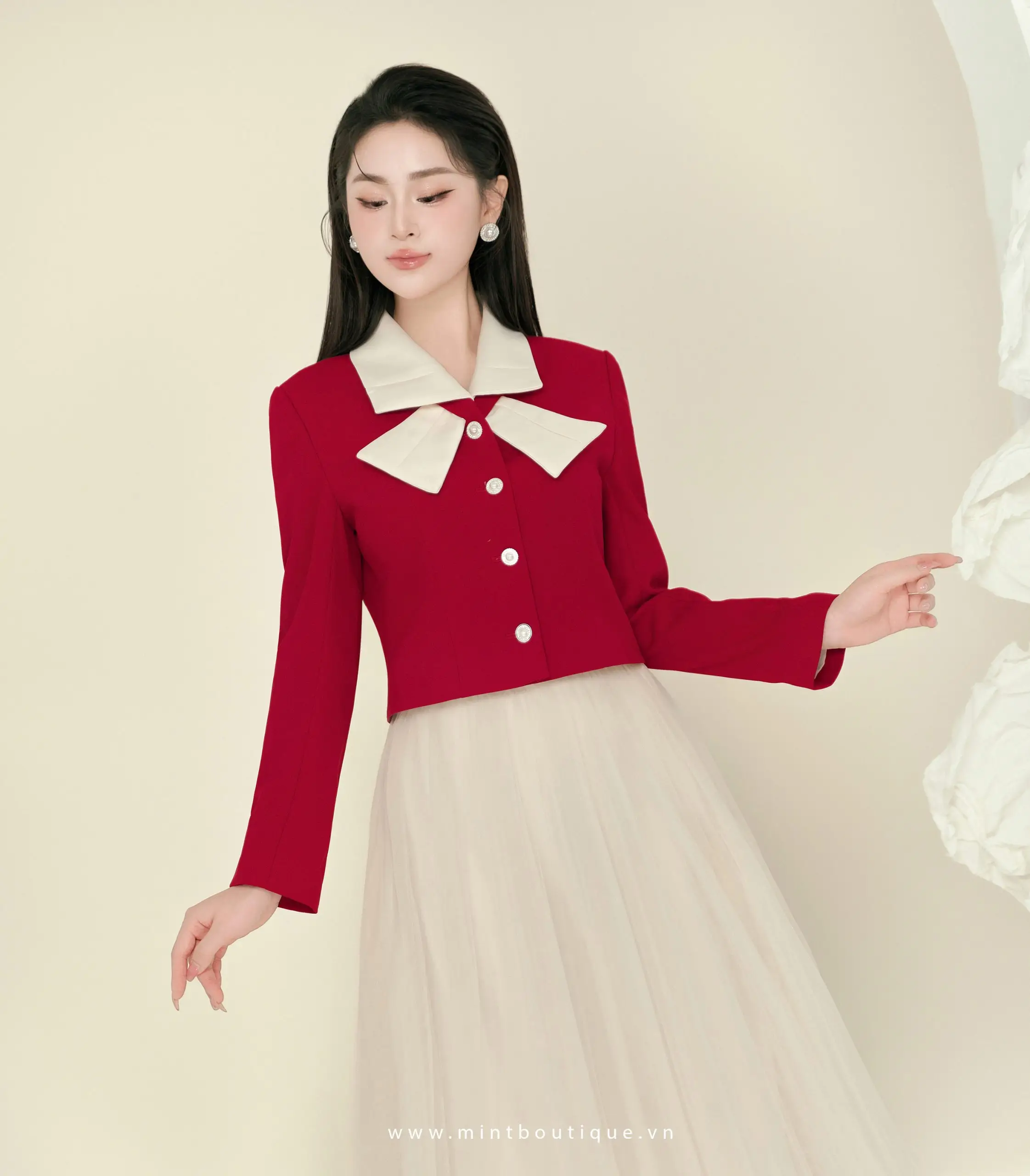 Áo vest thô đỏ cổ nơ tafta kem dài tay - Image 2