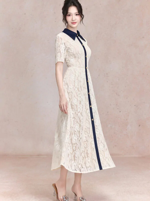 Váy liền ren kem lót da nẹp cổ phối vải bò
