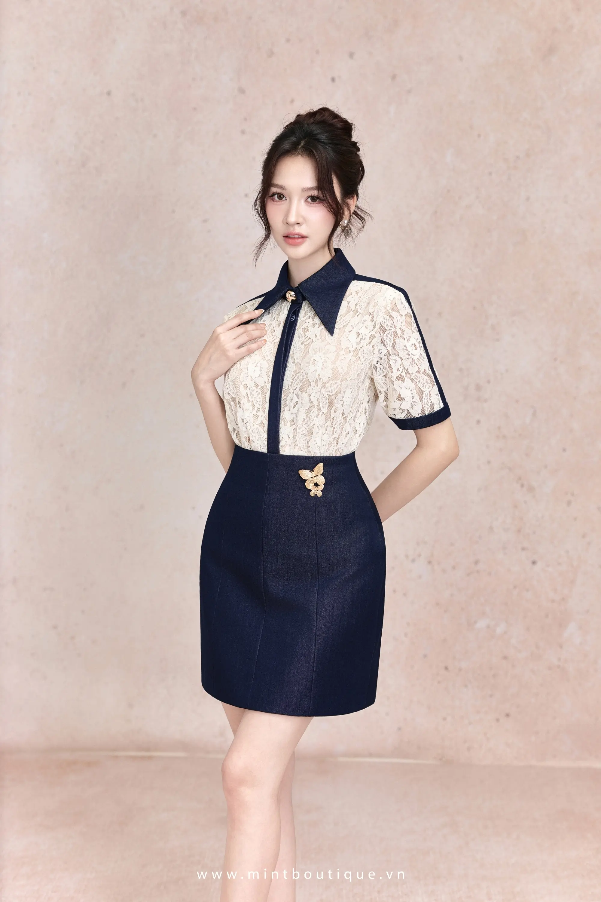 Áo sơ mi ren phối cổ bò lụa - Image 2