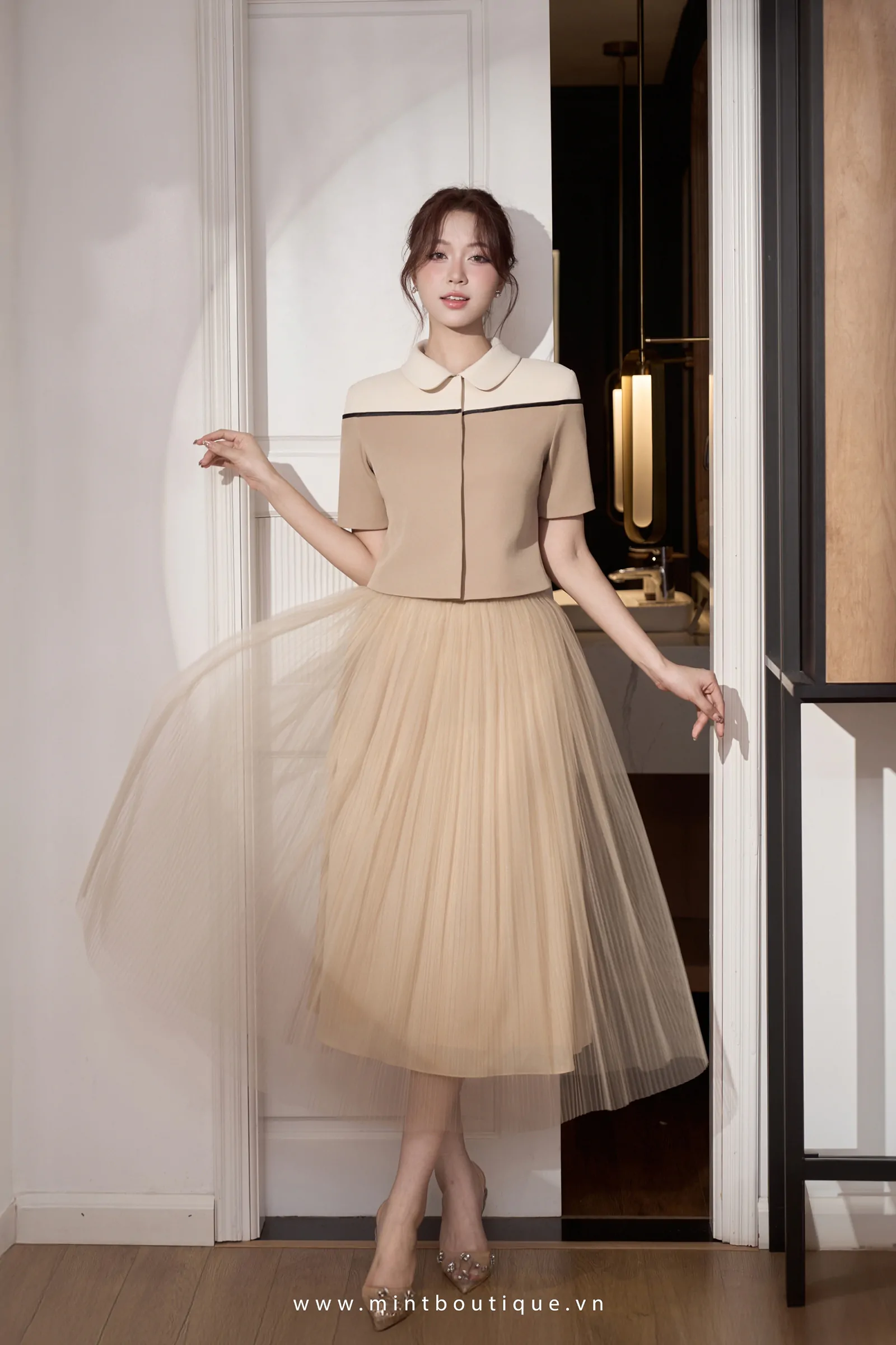 Áo croptop chéo dior nâu phối chéo dior kem lé đen cổ sen không chân