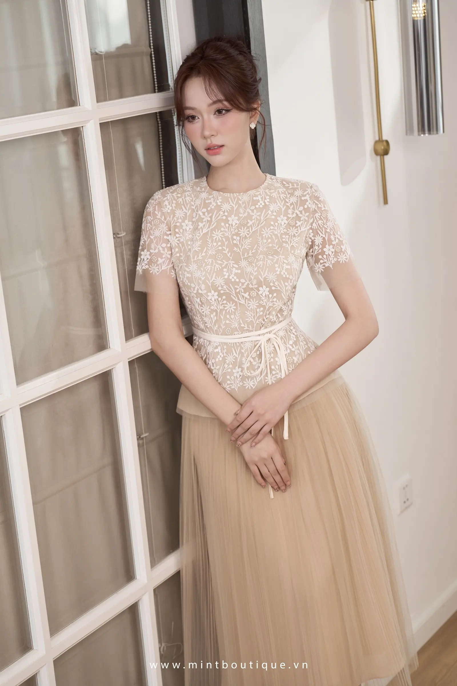 Áo ren hoa dây nhí cổ tròn tay cộc lót da - Image 3