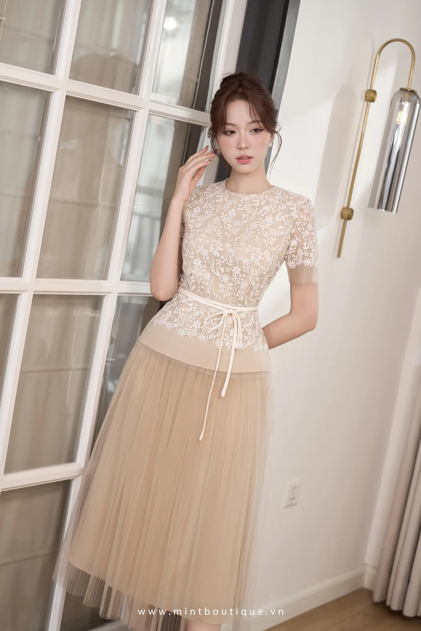 Áo ren hoa dây nhí cổ tròn tay cộc lót da - Image 2