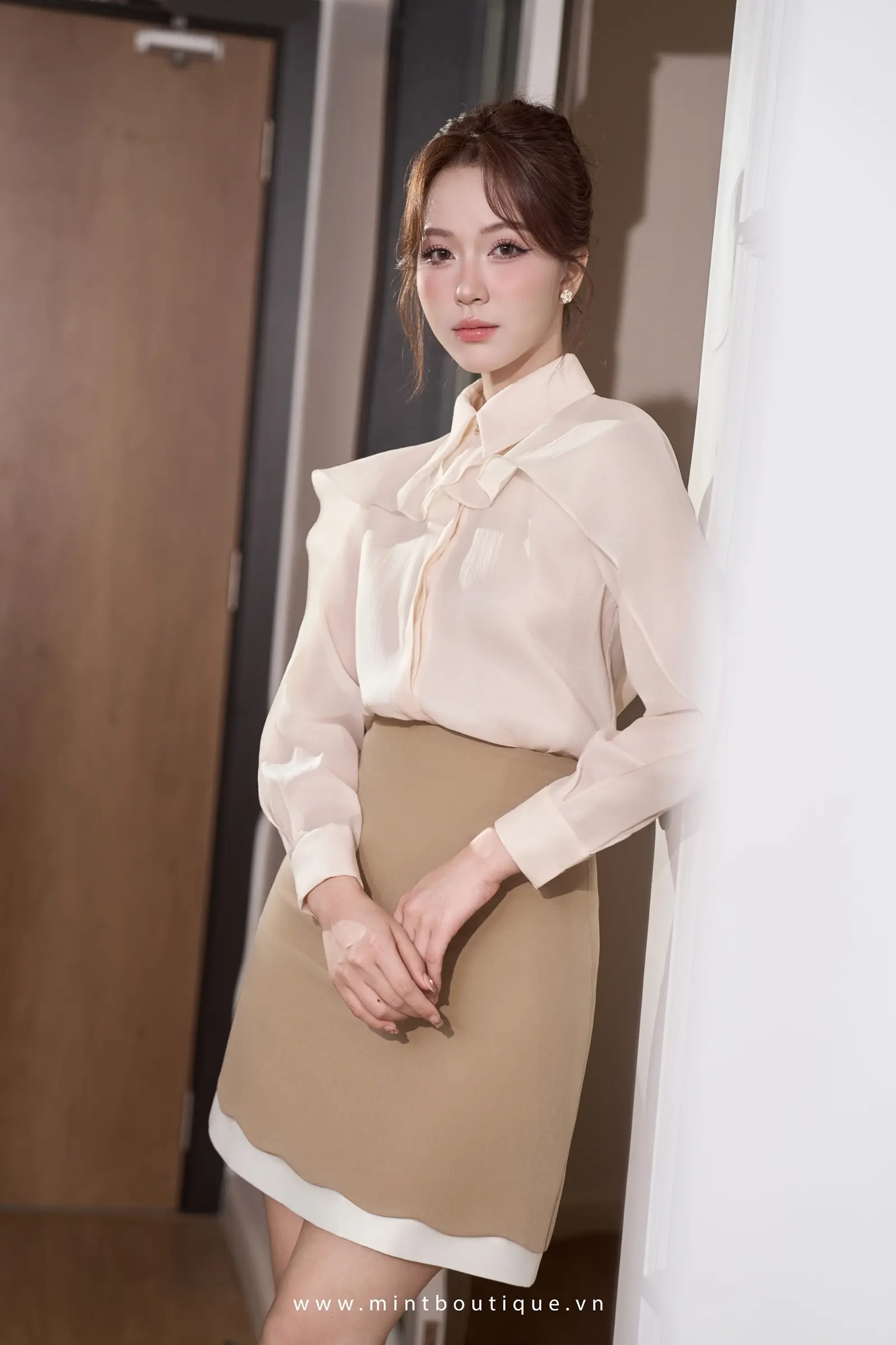 Chân váy chéo dior nâu cạp liền lượn mây phối chéo dior kem - Image 3