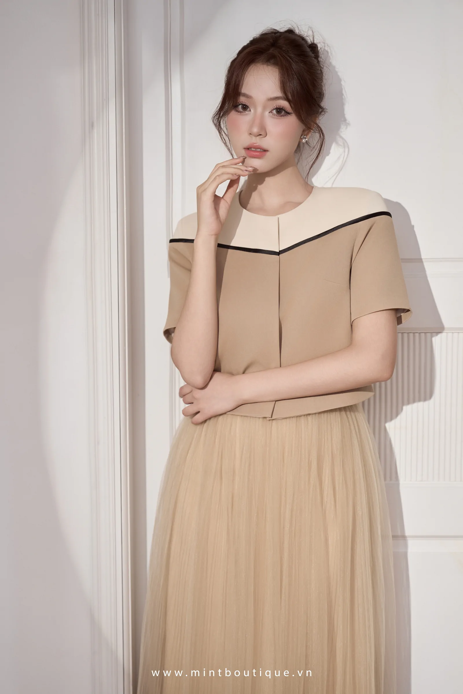 Áo croptop chéo dior nâu phối chéo dior kem lé đen cổ sen không chân - Image 5