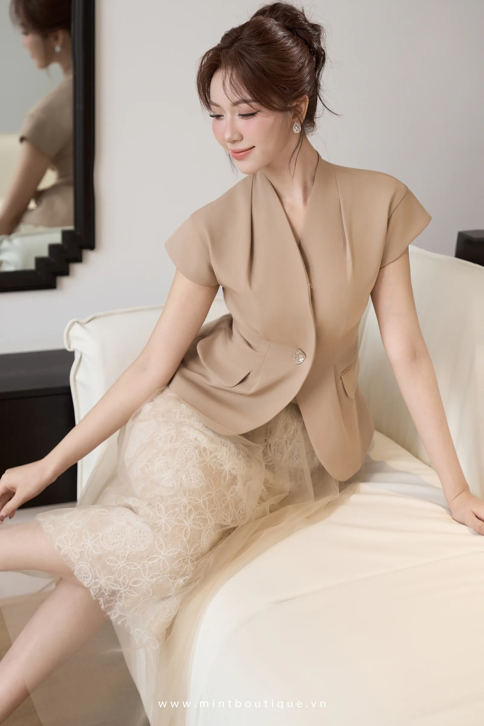 Áo vest chéo dior nâu vai chờm cổ leo xếp ly