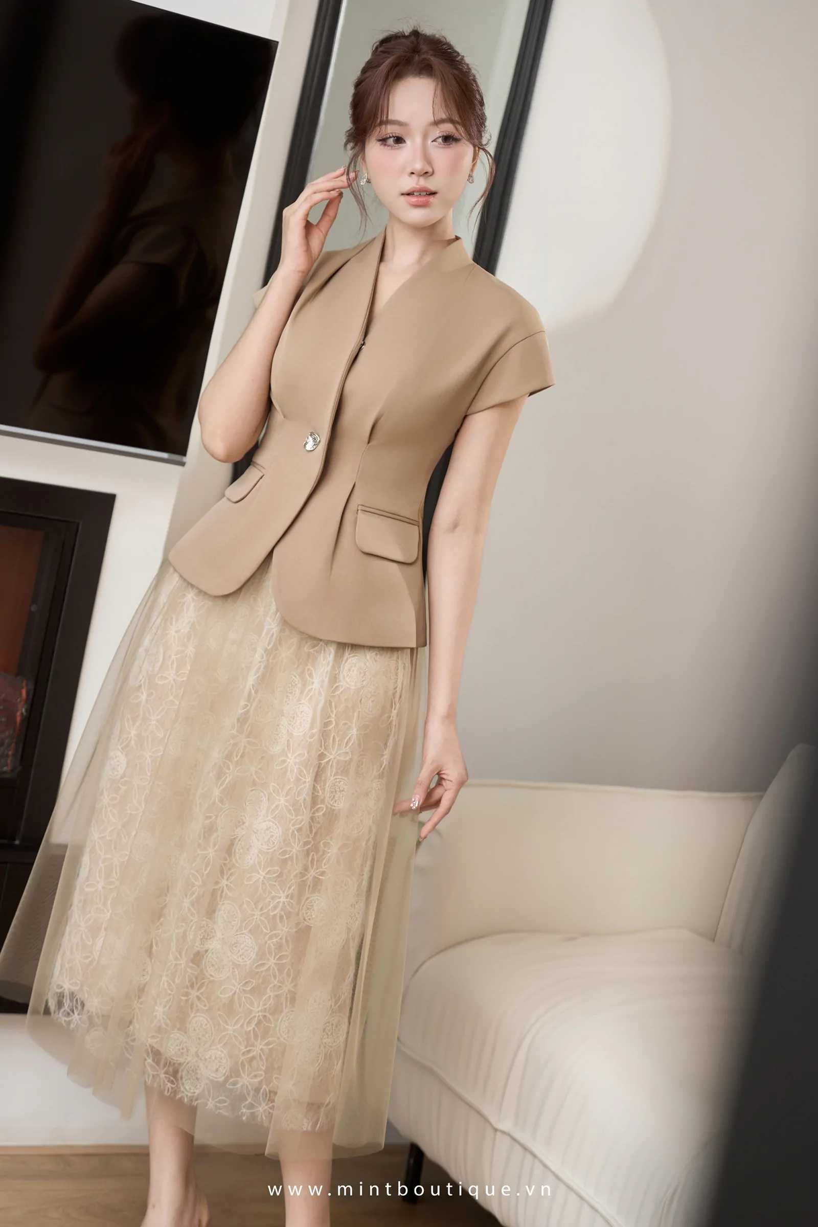 Áo vest chéo dior nâu vai chờm cổ leo xếp ly - Image 3