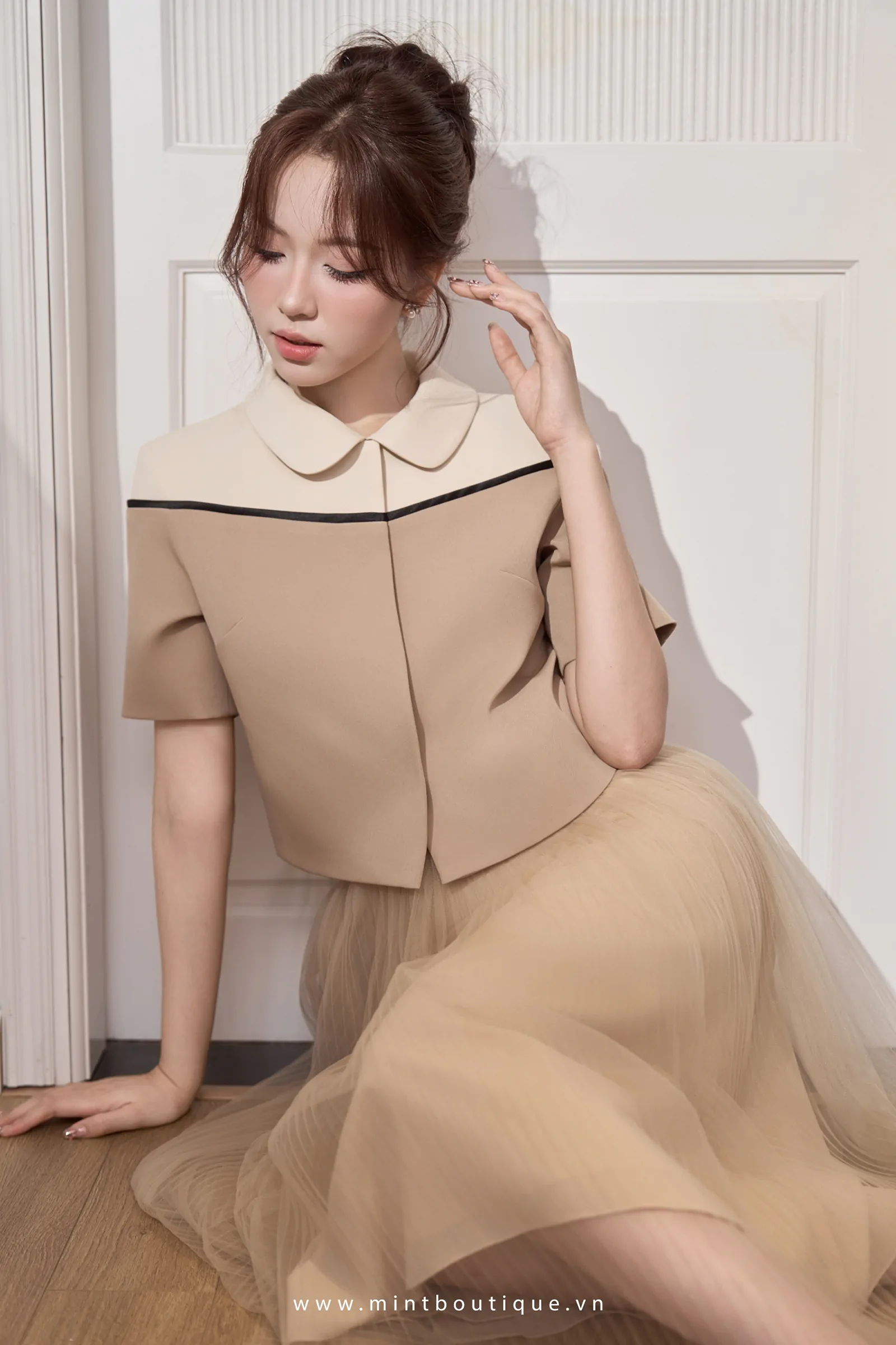 Áo croptop chéo dior nâu phối chéo dior kem lé đen cổ sen không chân - Image 2