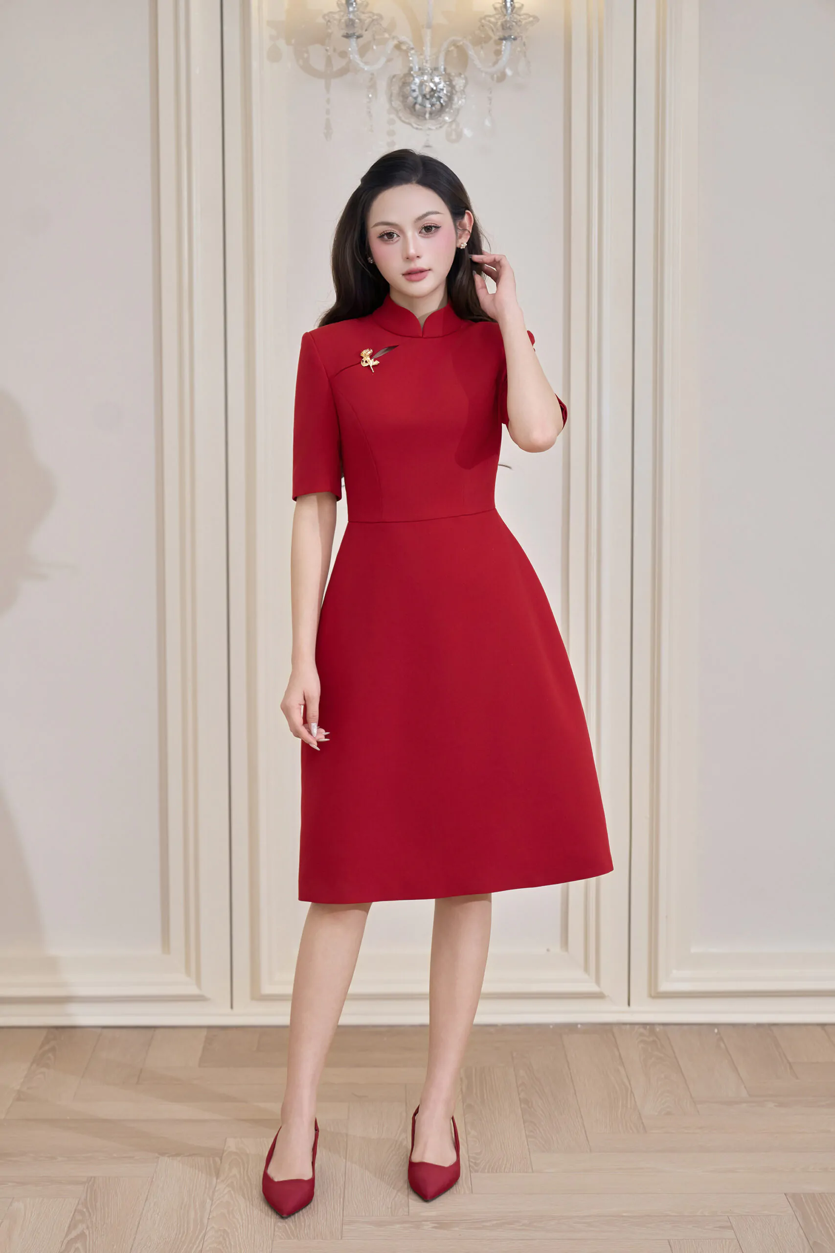 Váy thô đỏ tươi cổ tầu tay vest cộc bổ mảnh dáng A - Image 2