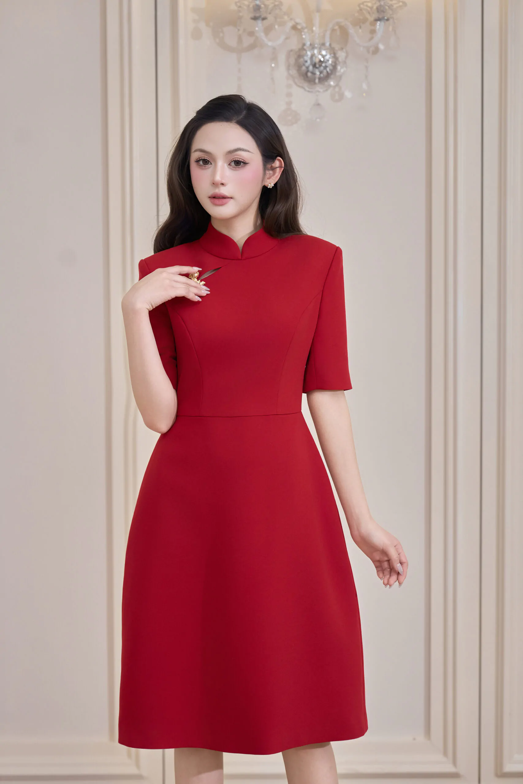 Váy thô đỏ tươi cổ tầu tay vest cộc bổ mảnh dáng A