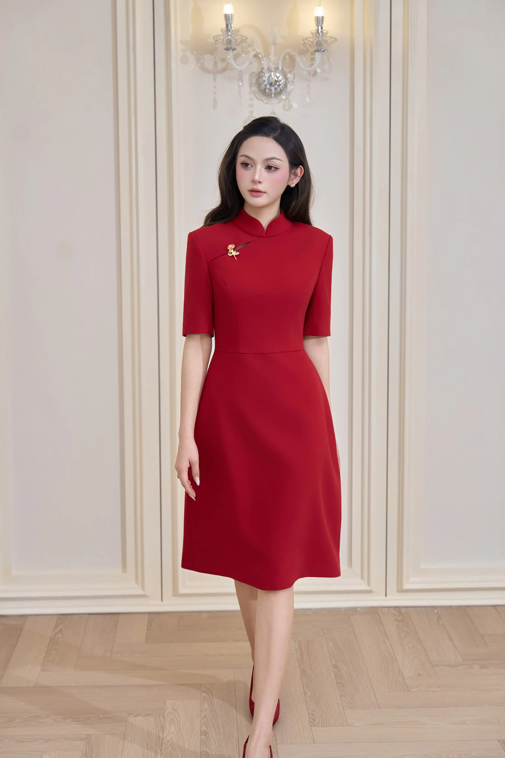 Váy thô đỏ tươi cổ tầu tay vest cộc bổ mảnh dáng A - Image 4