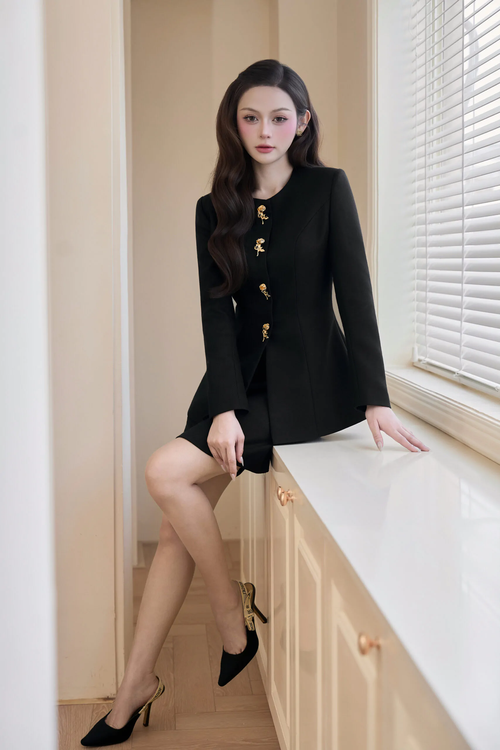 Áo vest dạ tex đen cổ tròn tay vest dài bổ mảnh - Image 2