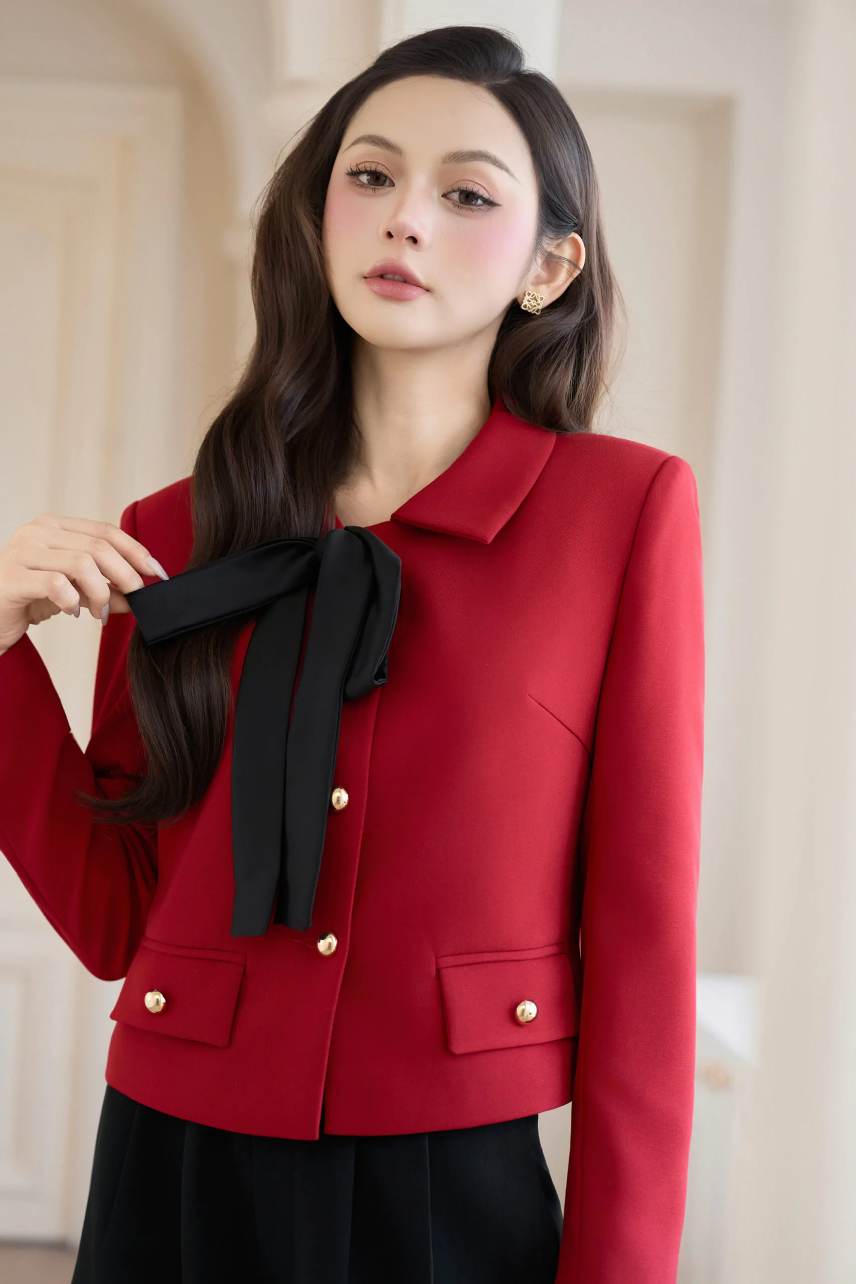 Áo vest thô đỏ tươi cổ đức k chân tay vest dài nắp túi vuông nơ đen