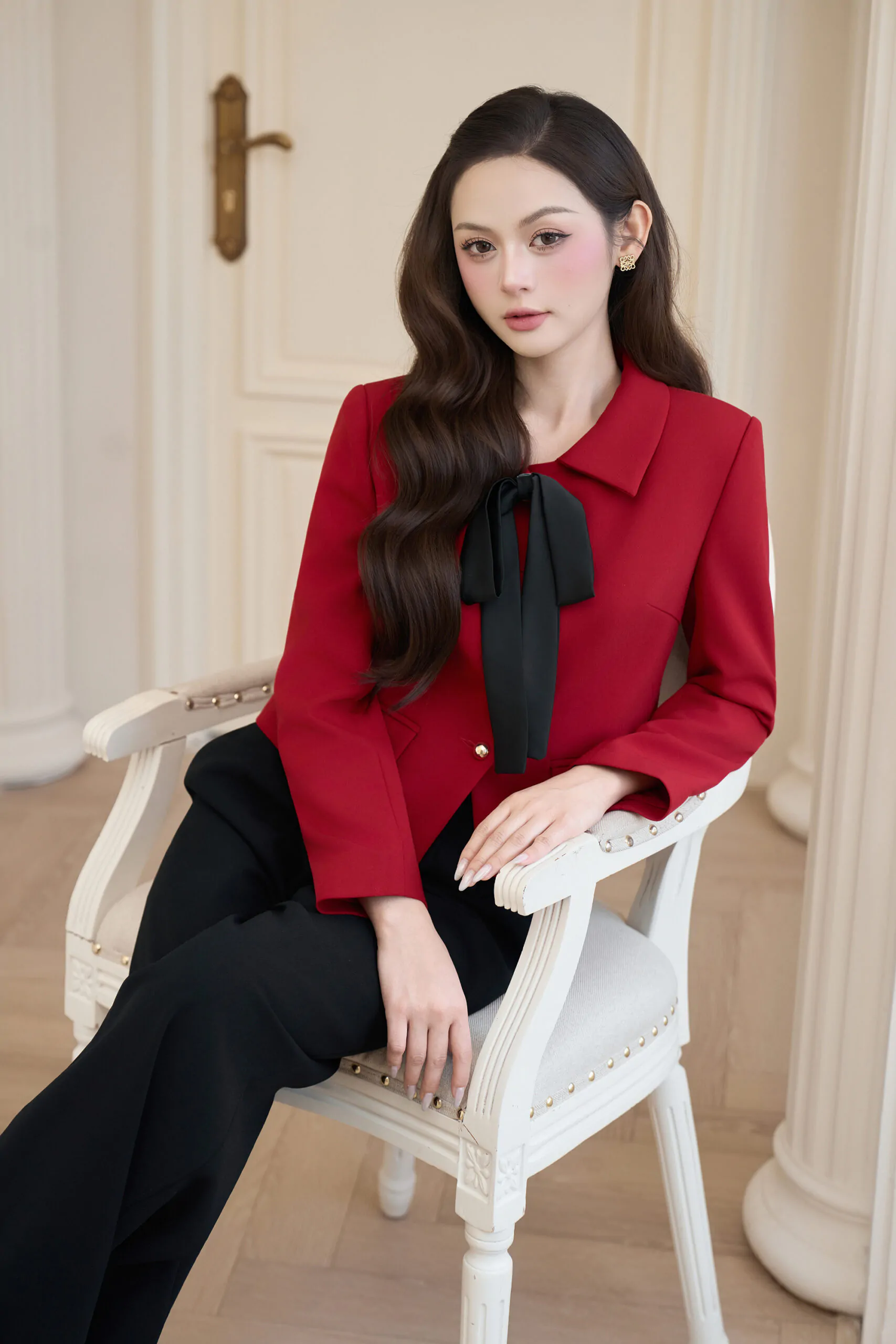 Áo vest thô đỏ tươi cổ đức k chân tay vest dài nắp túi vuông nơ đen - Image 2